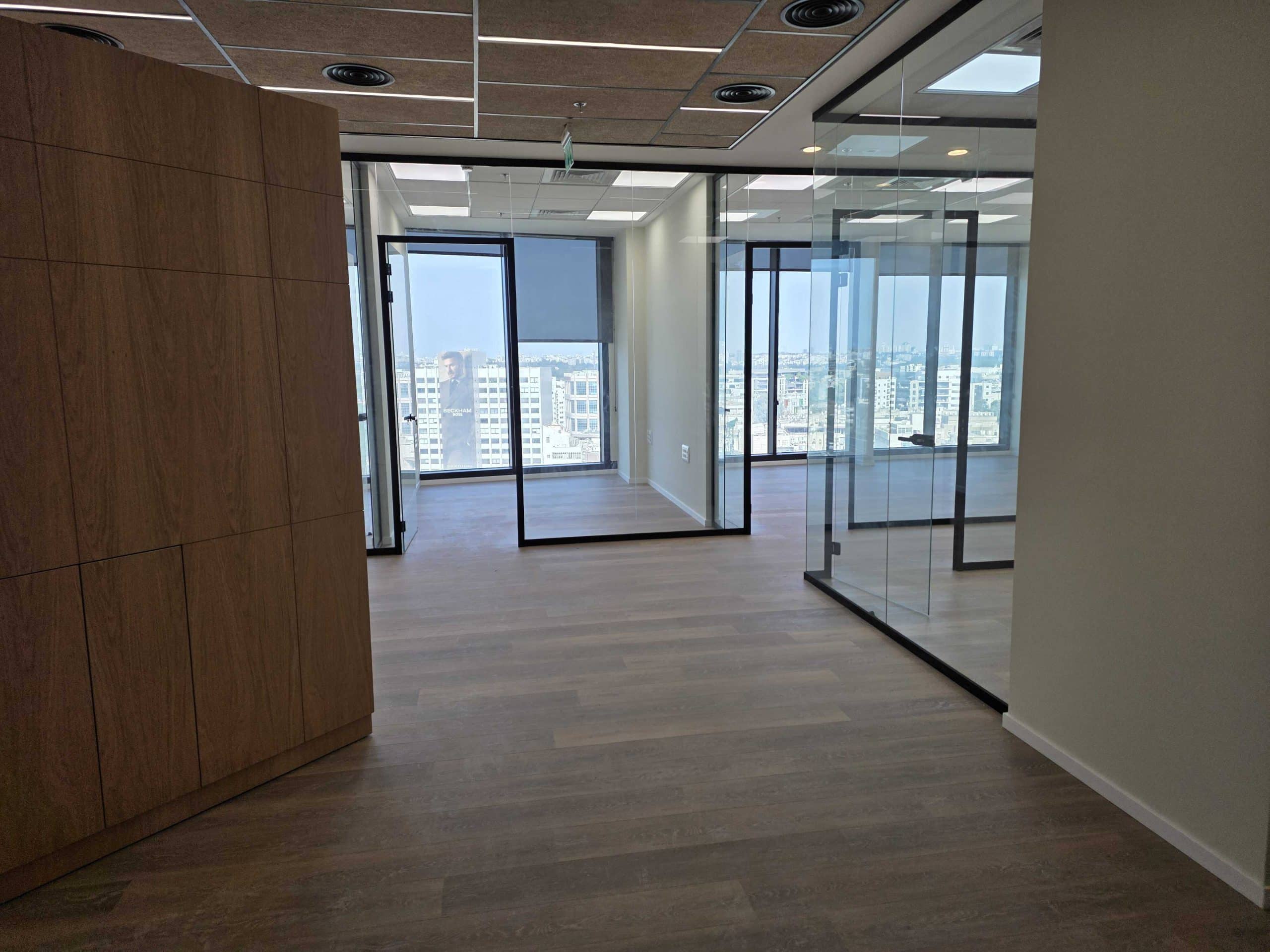 משרדים להשכרה במגדל-אייקון בבורסה ברמת גן 184 מ"ר משרדים להשכרה עם מרפסת